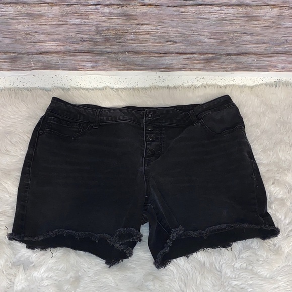 Maurices Pants - Maurices Black Button Down Fly Denim Shorts With Frayed Hem